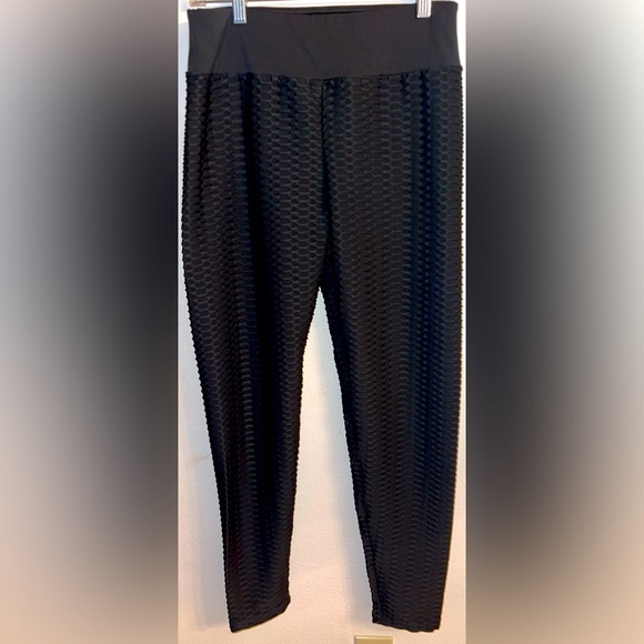 SOLD! 2 Pair Of Women’s ViCherub 2XL Butt Lifting Scrunch Leggings Black Gray - Picture 1 of 10